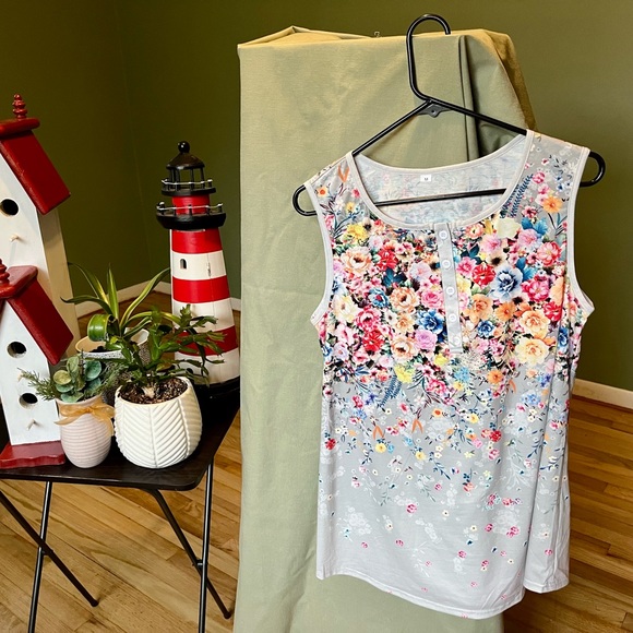 M Flower design sleeveless blouse - Picture 2 of 7